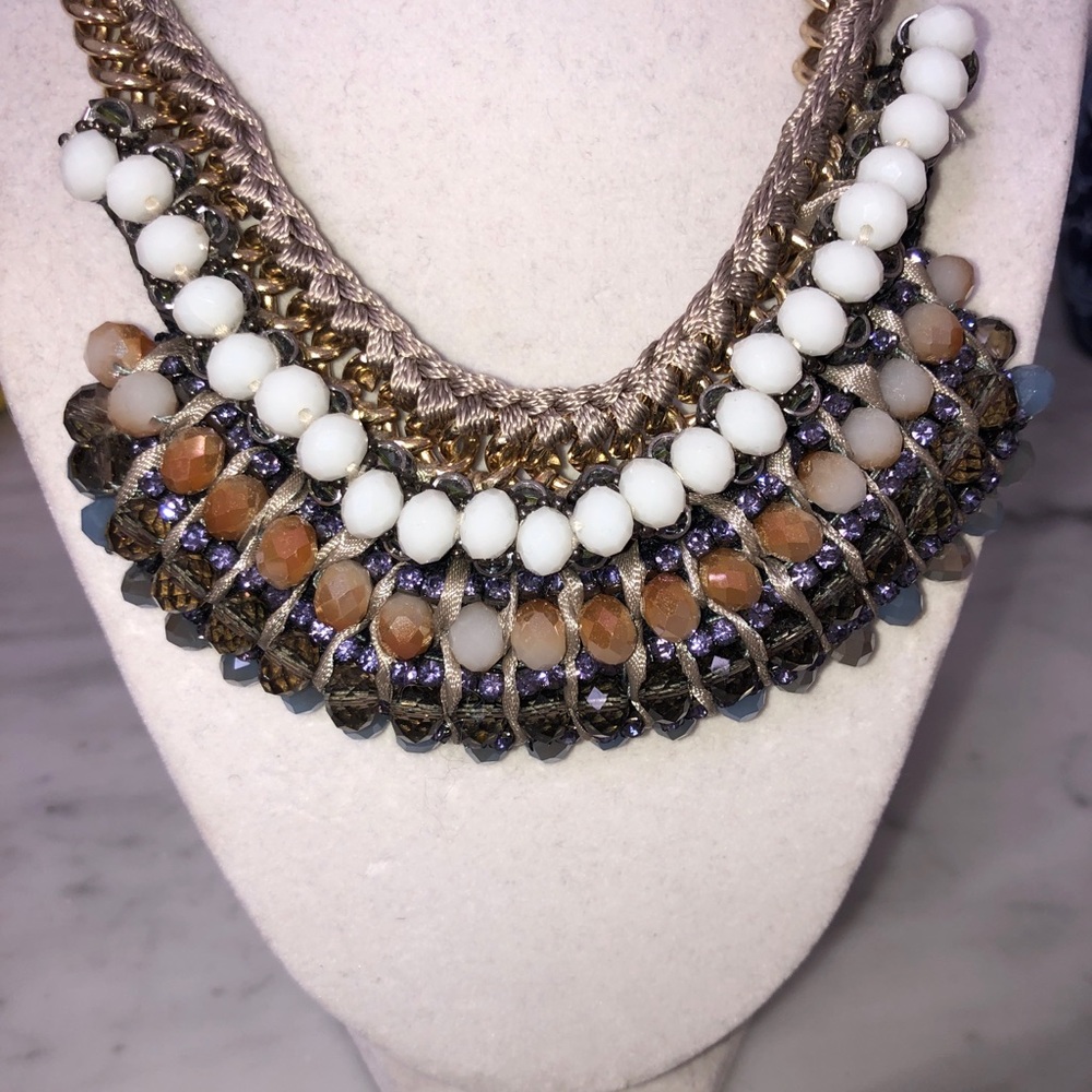 Elegant statement jewel necklace